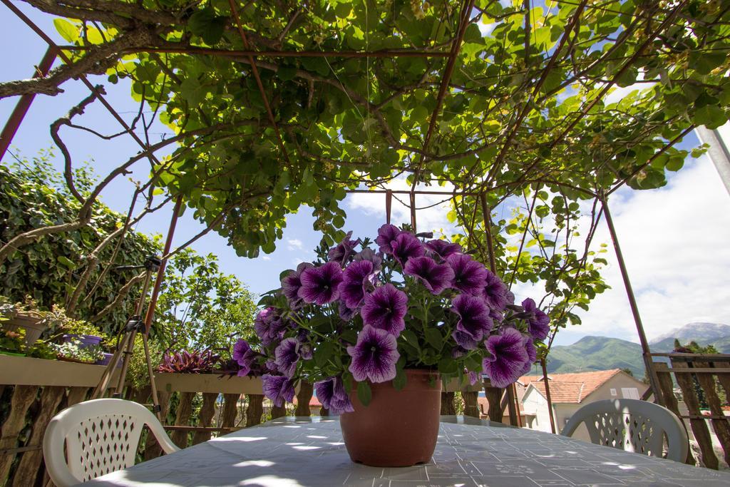 St. Roko Guest House Донья Ластва Екстер'єр фото