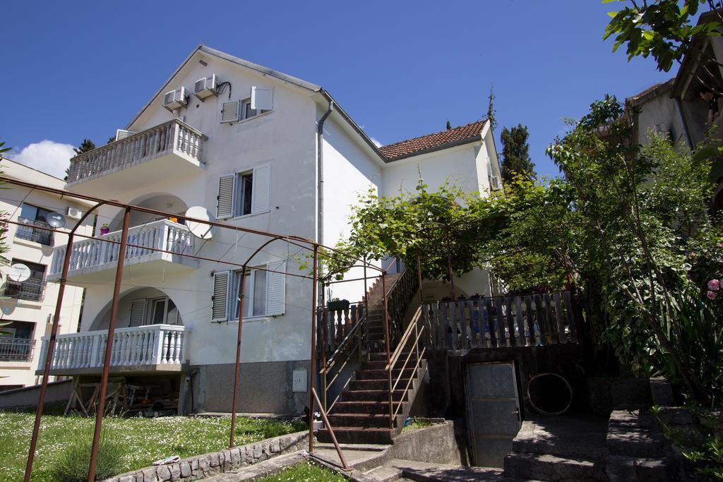 St. Roko Guest House Донья Ластва Екстер'єр фото